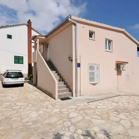 Sandra トロギール